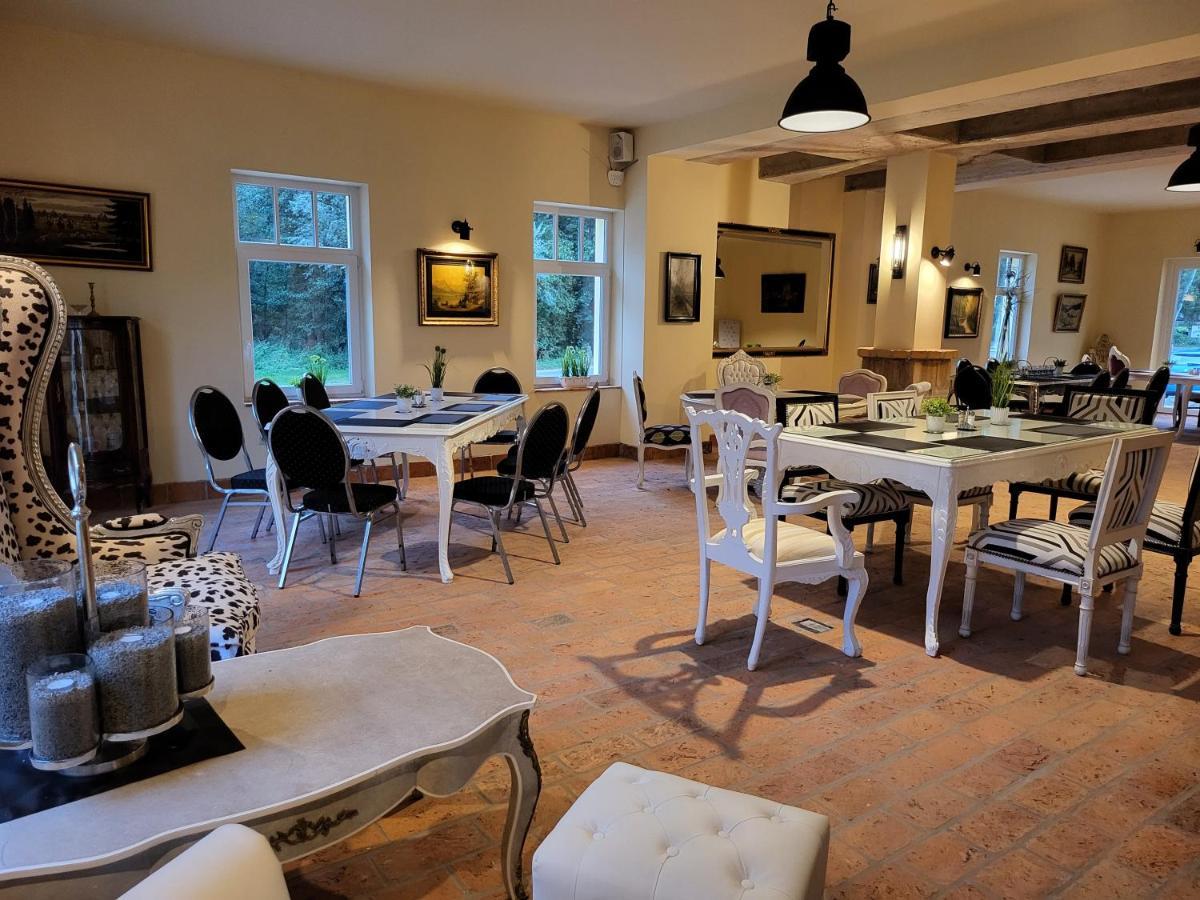 Hotel & Ferienpark Fleether Muehle Миров Екстериор снимка